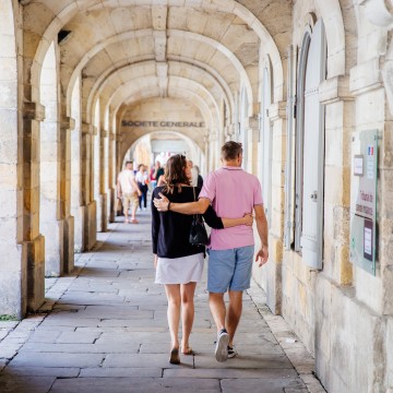 Balade sous les arcades de La Rochelle